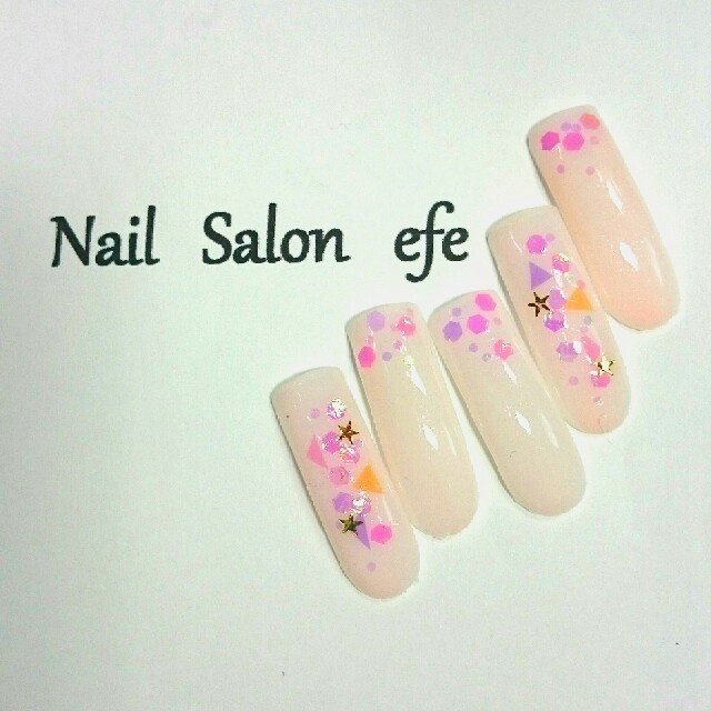 ホログラム ラメ ワンカラー ミディアム クリア Nailsalonefeのネイルデザイン No ネイルブック