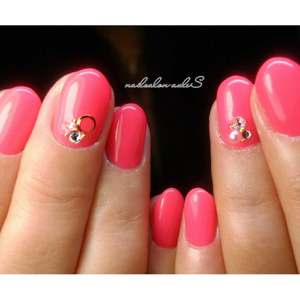 ハンド ワンカラー ピンク ネオンカラー ビビッド Satoのネイルデザイン No ネイルブック