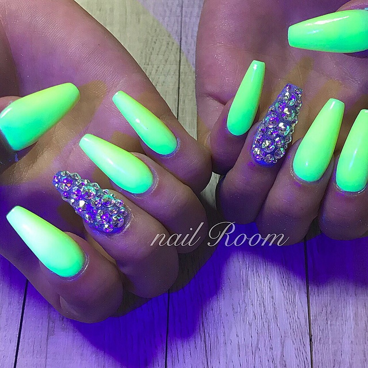 夏 ライブ ワンカラー トロピカル ロング Salon Nailroomのネイルデザイン No ネイルブック