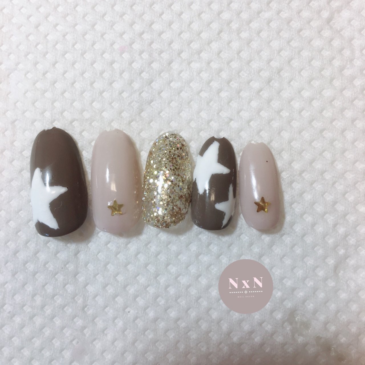 オールシーズン ラメ 星 ベージュ ブラウン Nail Salon N N Naoのネイルデザイン No ネイルブック