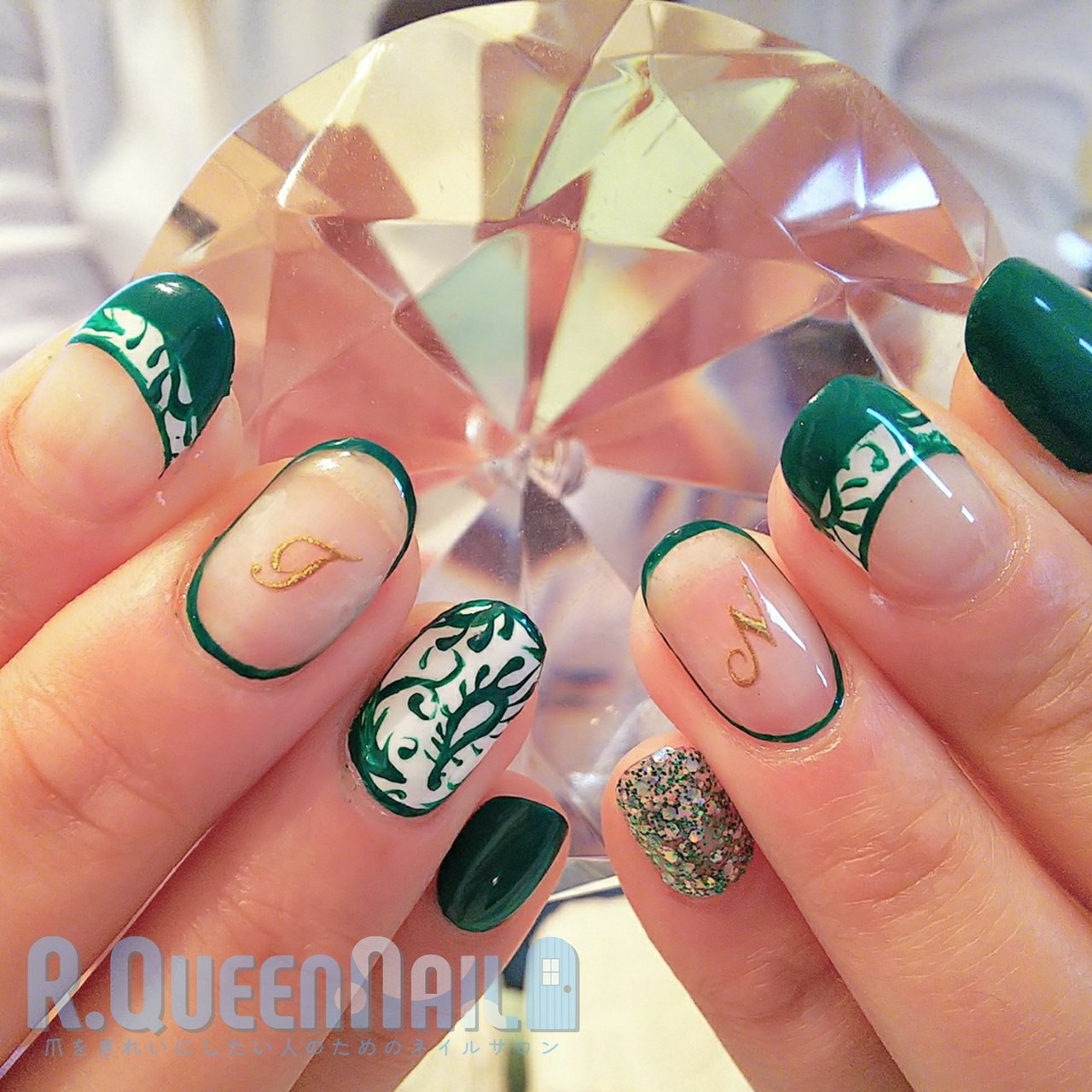 オールシーズン ライブ ハンド 変形フレンチ イニシャル 今村しほり 千葉 R Queennailのネイルデザイン No ネイルブック