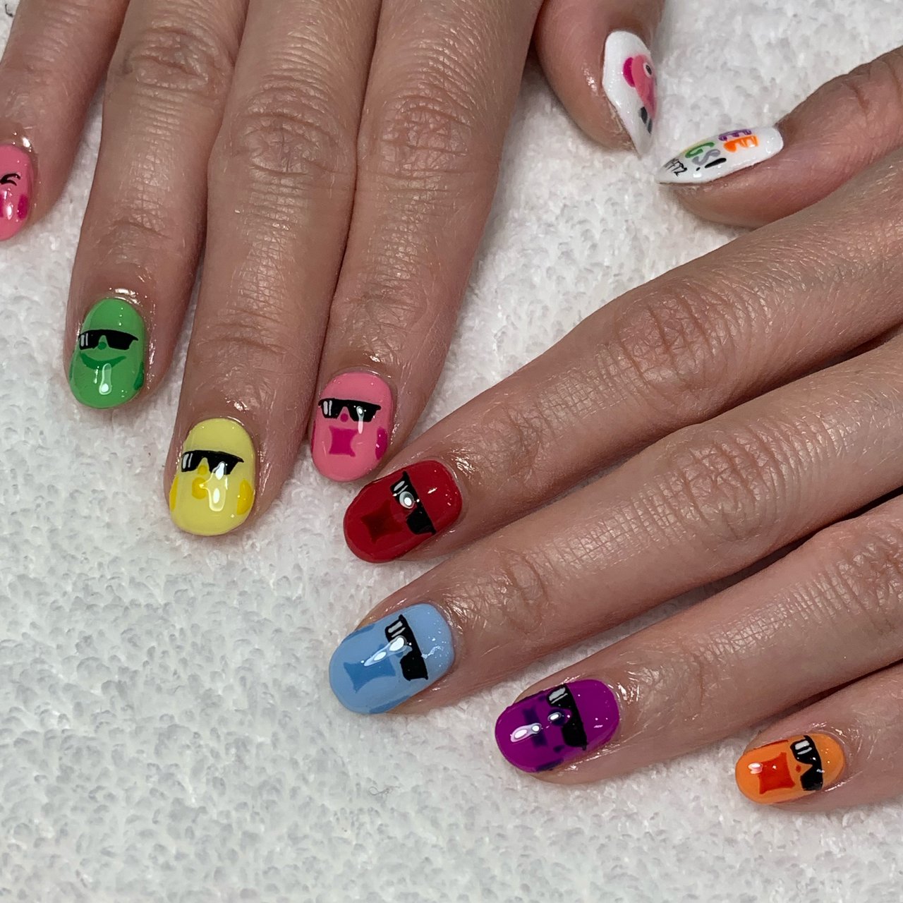 ライブ ハンド キャラクター ショート カラフル tynailのネイルデザイン No ネイルブック