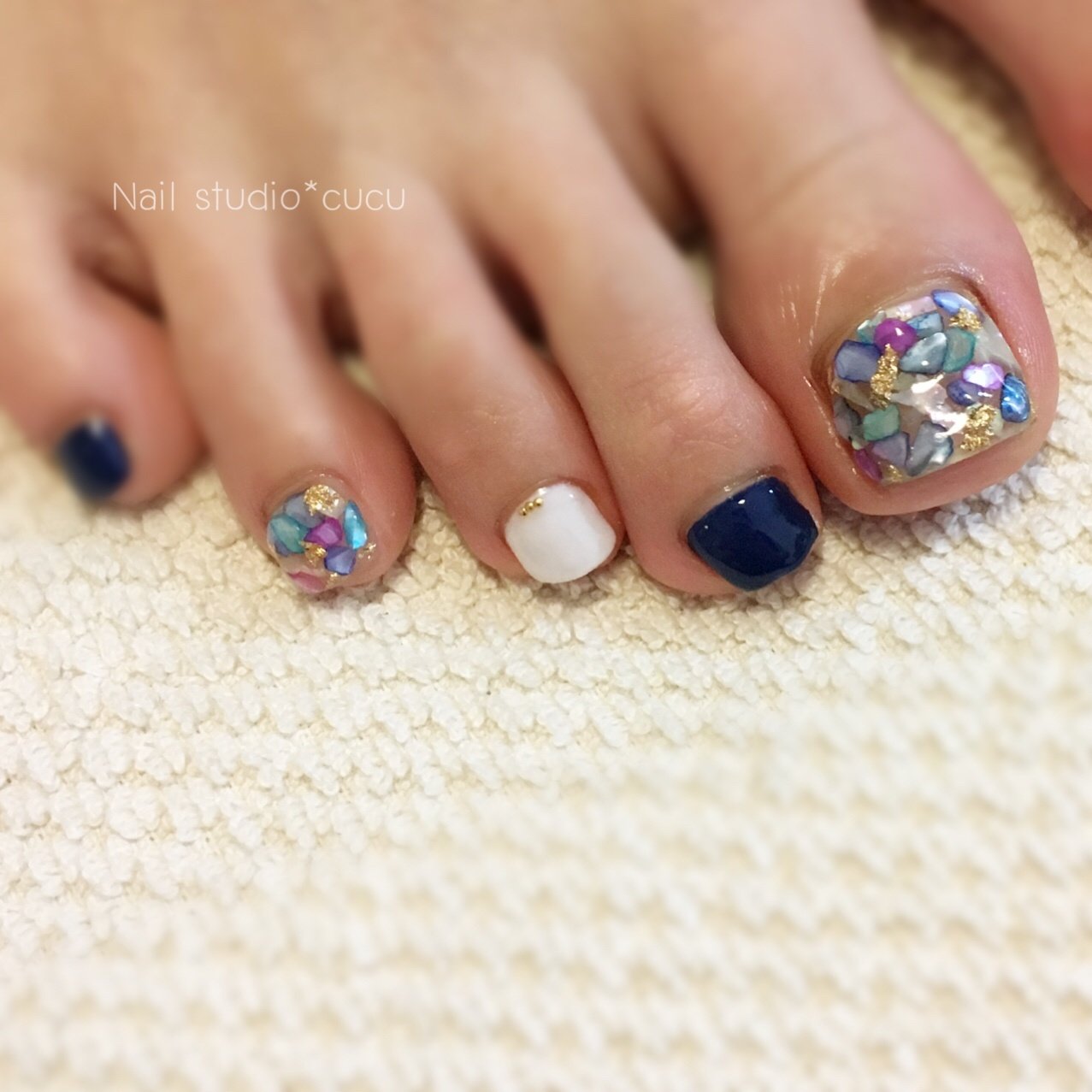 フット シェル ホワイト ネイビー ジェル Nail Studio Cucuのネイルデザイン No ネイルブック