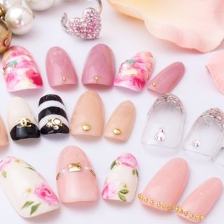 #Nailbook #ネイルブック #春 #夏 #秋 #冬 #オールシーズン #お正月 #成人式 #バレンタイン #卒業式 #入学式 #梅雨 #海 #リゾート #浴衣 #スポーツ #ハロウィン #クリスマス #オフィス #ブライダル #パーティー #デート #ハンド #シンプル #ホログラム #ワンカラー #フラワー #ストライプ #タイダイ #ブランド柄 #ボーダー #マーブル #ミディアム #ピンク #イエロー #ブラック #シルバー #パステル #カラフル #ネオンカラー #ネイルチップ #RomanticColor #ネイルブック