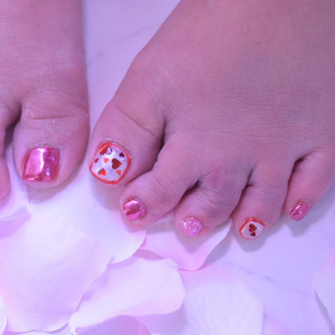 春オールシーズンフットホログラムラメ Nailskazuのネイル