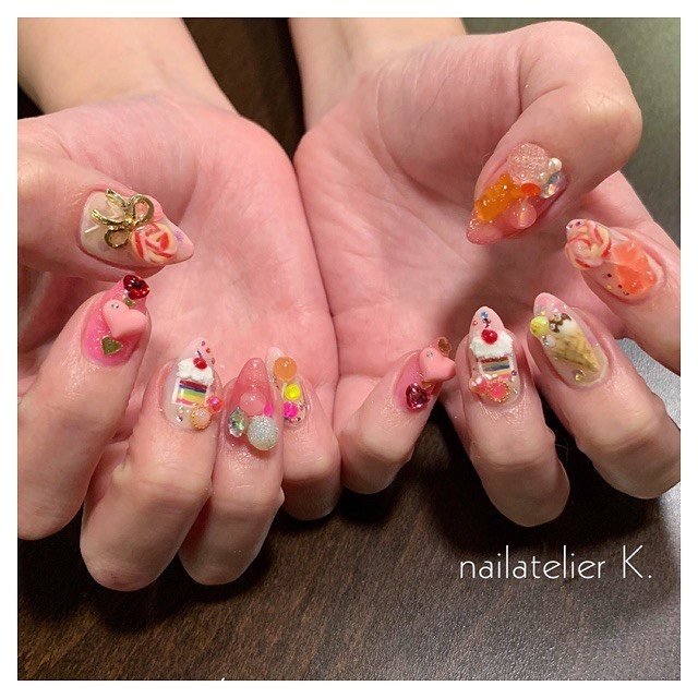 ハンド ワンカラー ビジュー ハート 3d Nailatelier Kのネイルデザイン No ネイルブック