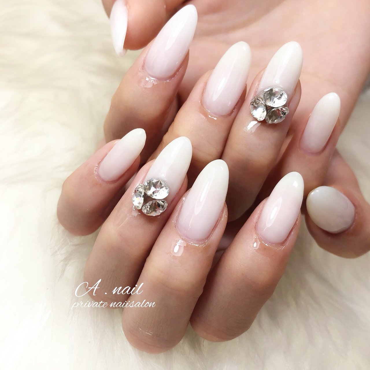 オールシーズン ハンド シンプル ワンカラー ビジュー A Nail Private Nailsalon のネイルデザイン No ネイルブック