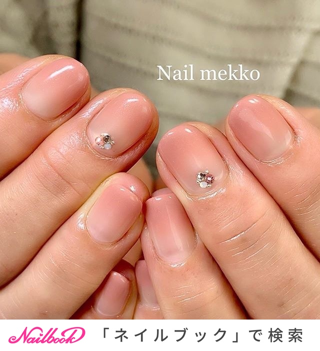 ハンド シンプル グラデーション ビジュー ベージュ Nail Mekkoのネイルデザイン No ネイルブック