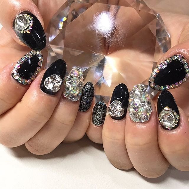 ワンカラー ビジュー デコ ブラック 渋谷beau Re Nailのネイルデザイン No ネイルブック