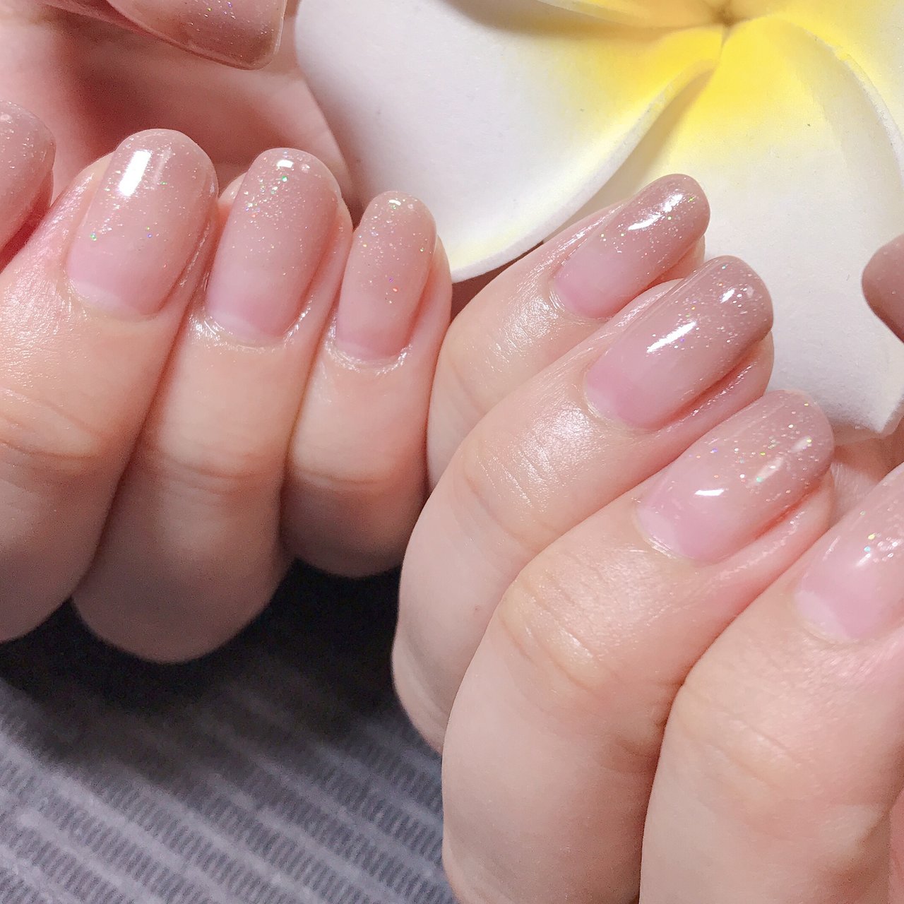 オールシーズン ハンド グラデーション ラメ ベージュ Y S Nailのネイルデザイン No 4251653 ネイルブック