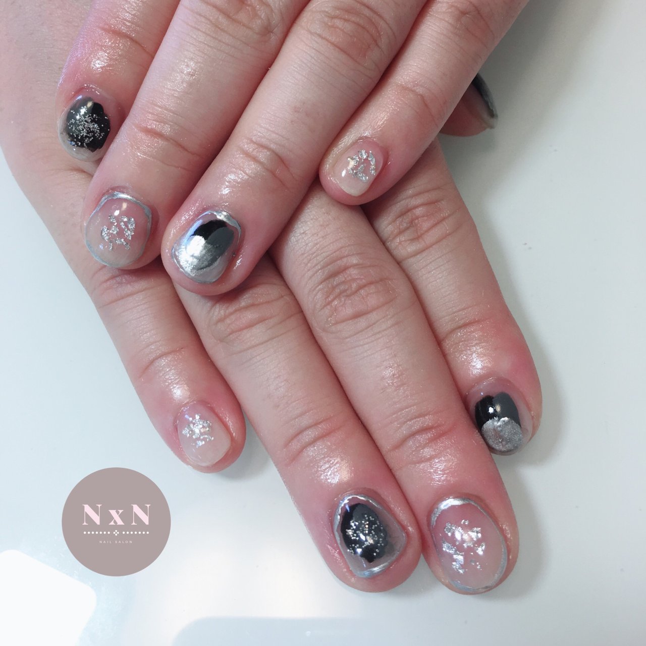 オールシーズン ハンド ニュアンス ショート グレー Nail Salon N N Naoのネイルデザイン No ネイルブック