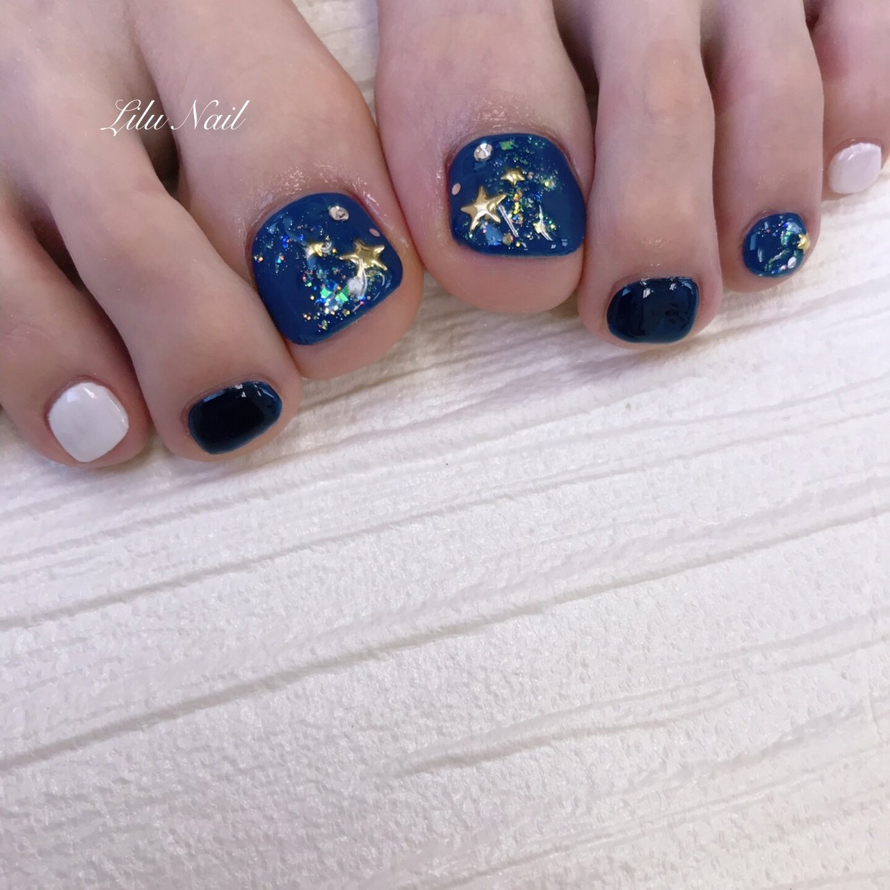 オールシーズン フット 星 ホワイト ネイビー Lilu Nail Rihoのネイルデザイン No ネイルブック