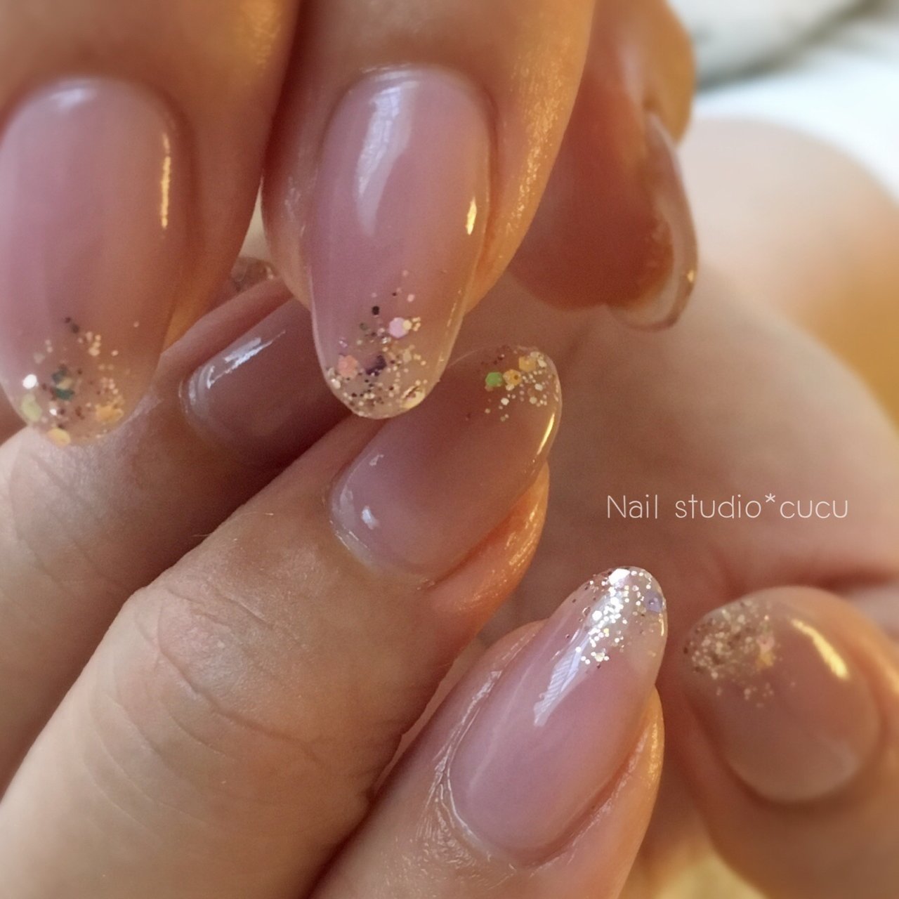 ハンド シンプル ラメ ワンカラー グレージュ Nail Studio Cucuのネイルデザイン No ネイルブック