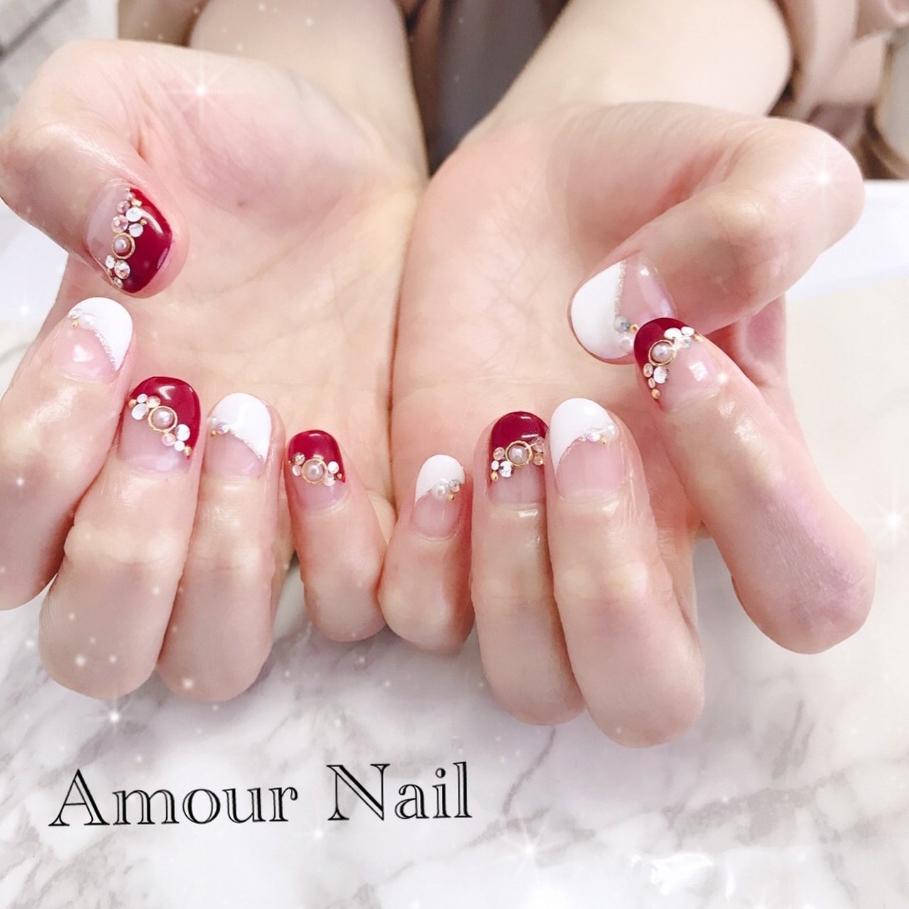 オールシーズン ハンド 変形フレンチ パール ミディアム Amour Nailのネイルデザイン No ネイルブック