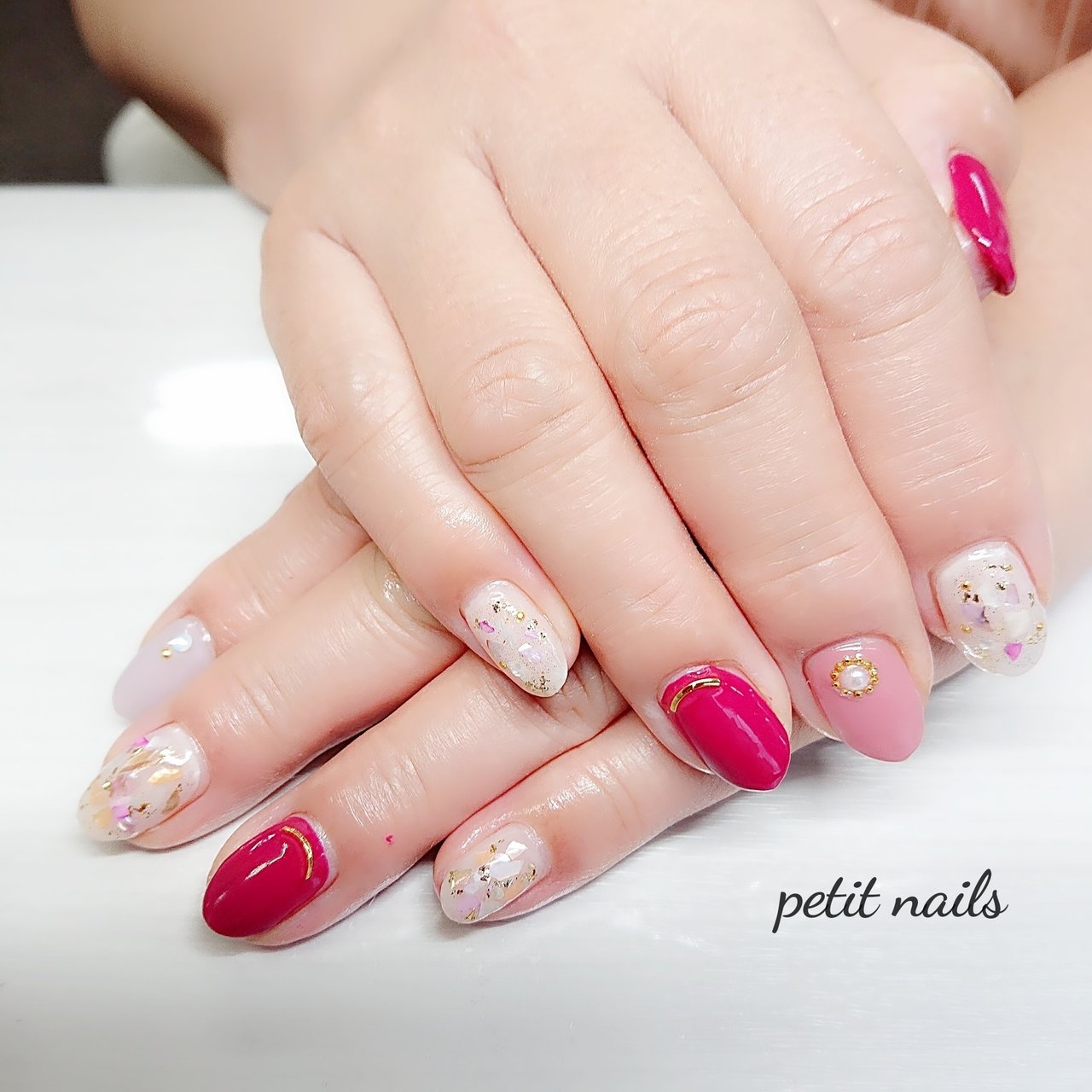 ハンド シェル ホワイト ピンク レッド Petit Nails プチネイルズ のネイルデザイン No ネイルブック