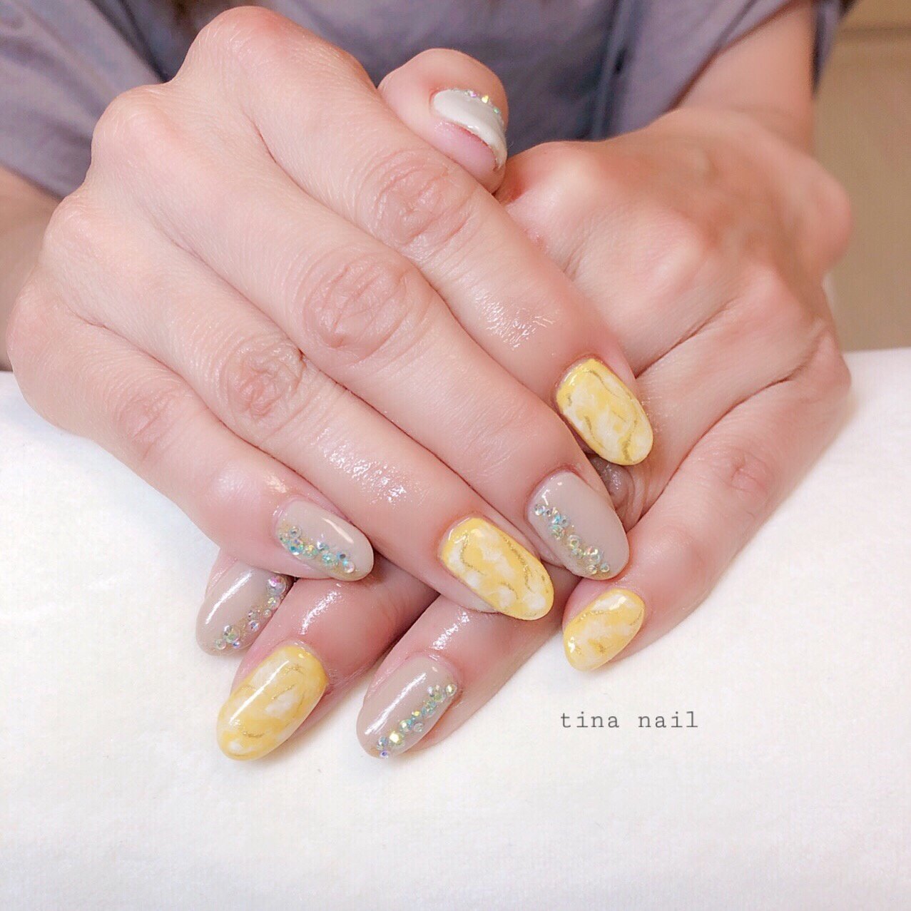 春 夏 ハンド ベージュ イエロー Tina Nailのネイルデザイン No ネイルブック