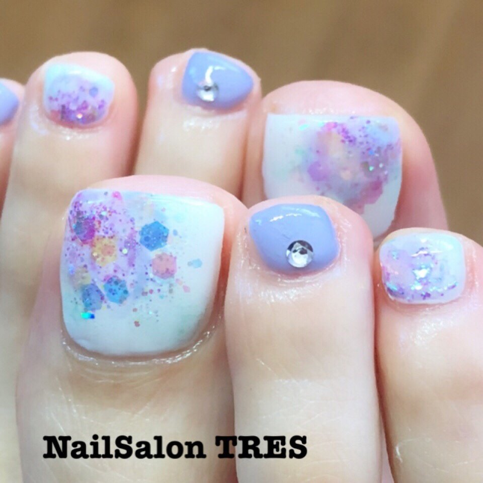 夏 梅雨 フット ホログラム ラメ Nailsalontresのネイルデザイン No ネイルブック