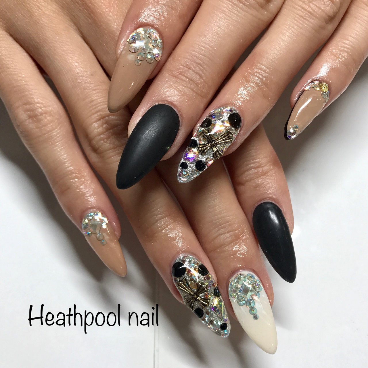 ハンド ホワイト ベージュ ブラック ジェル Heathpoolnailのネイルデザイン No ネイルブック