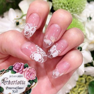My nail💅 ・
クリアスカルプ10本✨
ホワイトシェルを埋め込み💫
・
ジェルでトップコーティングした後
アイシングでお花を描きました🌸
・
先端クリアは
スカルプだからこそできるデザイン✨
・
・
シャーロットでは
フットジェルネイルメニュー施術中に
《Tea☕️＆ケーキ🍰セット》を
ハンドジェルネイルメニューのお客様には
《tea☕️&お茶菓子セット》をご提供させていただいております。

プライベートサロンシャーロットで
優雅なお時間をお過ごし下さいませ 。

#シャーロット西宮#阪急西宮北口ネイルサロン
#プライベートサロン#完全予約制
女性限定。完全個室
#クリアネイル#シェル#キラキラネイル#ジェルネイル#スカルプネイル#お花ネイル#長さだし#お花#ジェルネイル#夏ネイル
#アクリルネイル#アイシングネイル
#かわいい#褒められネイル#ブライダルネイル#バイオジェル
お爪に良い用材のみ使用しています。
#甘皮ケアを丁寧にします 
#持ちの良さを実感してください 
見えるところから綺麗に。
しっかりカウンセリングさせていただきます。
#1人のお客様との時間を大切にしています
#カフェネイルサロン #春 #夏 #オールシーズン #リゾート #ハンド #シンプル #フラワー #シェル #3D #アイシング #ロング #ホワイト #クリア #パステル #スカルプチュア #セルフネイル #privatesalon_charlotte #ネイルブック