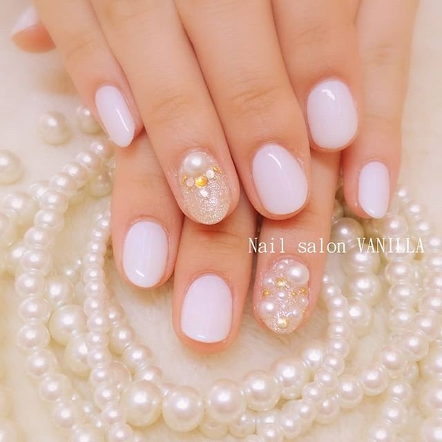 春 夏 ワンカラー ビジュー ホワイト Nailsalonvanillaのネイルデザイン No ネイルブック