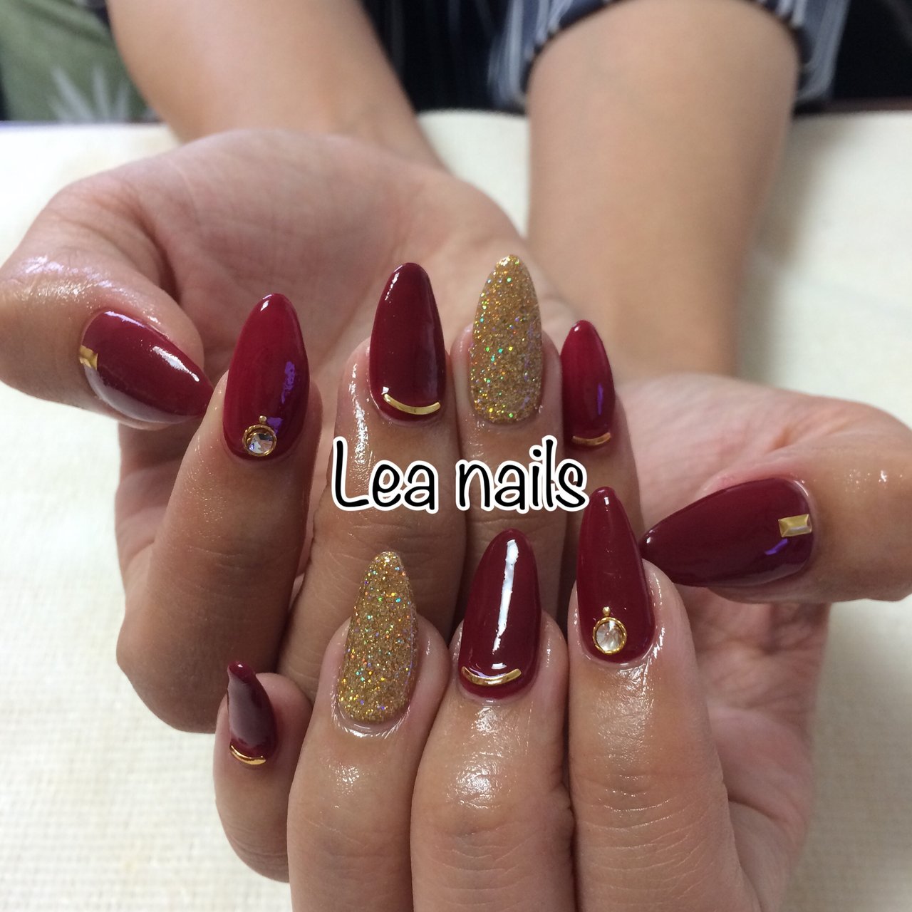 ハンド ラメ ワンカラー ボルドー ゴールド Lea Nailsのネイルデザイン No ネイルブック