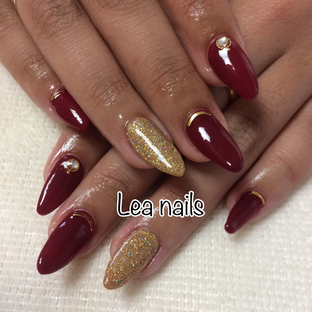 ハンド ラメ ワンカラー ボルドー ゴールド Lea Nailsのネイルデザイン No ネイルブック