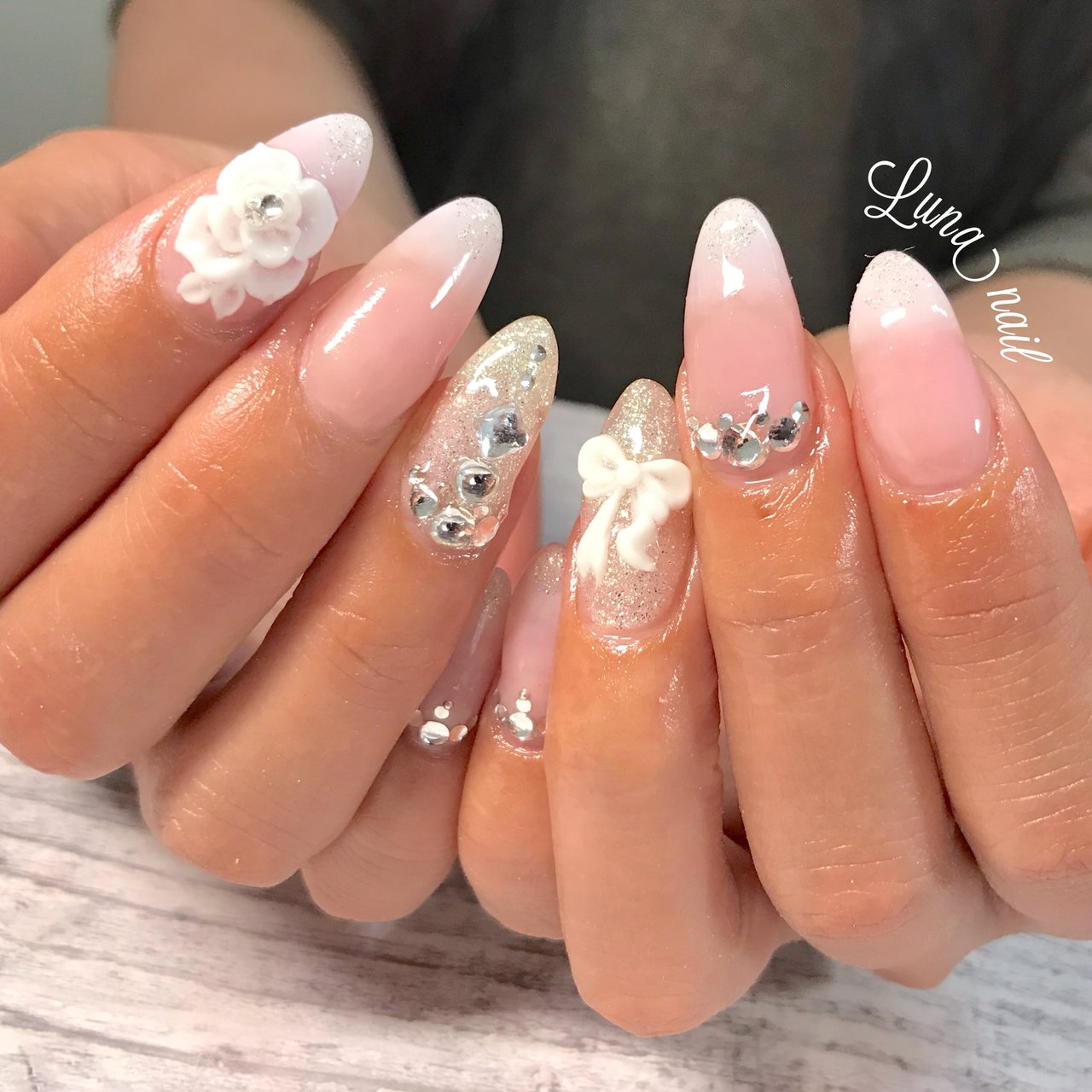 ハンド グラデーション ラメ 3d ホワイト Luna Nailのネイルデザイン No ネイルブック