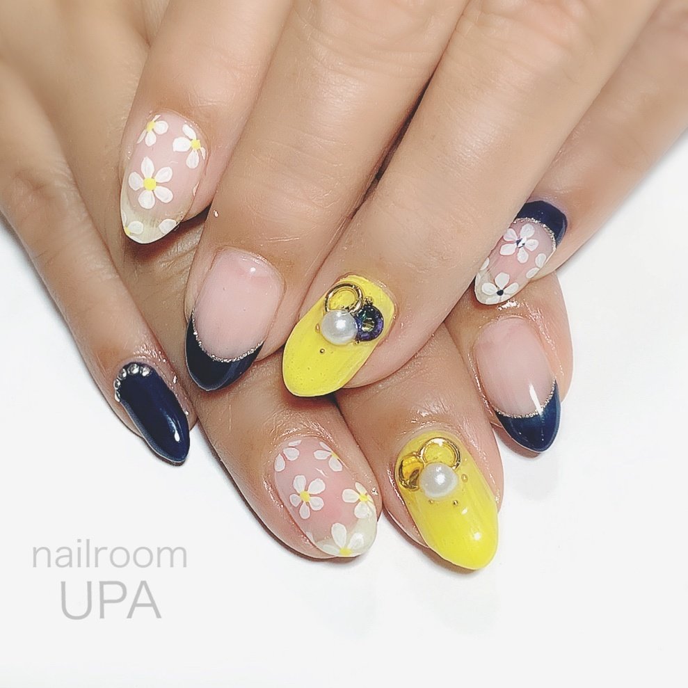 フレンチ フラワー イエロー ネイビー ジェル Nailroomupaのネイルデザイン No ネイルブック