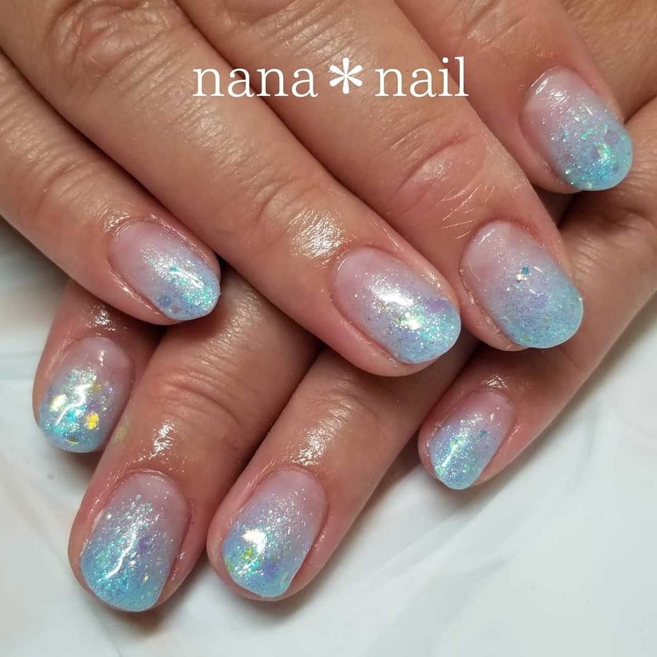 夏 オールシーズン ハンド グラデーション ホログラム Nana Nailのネイルデザイン No ネイルブック