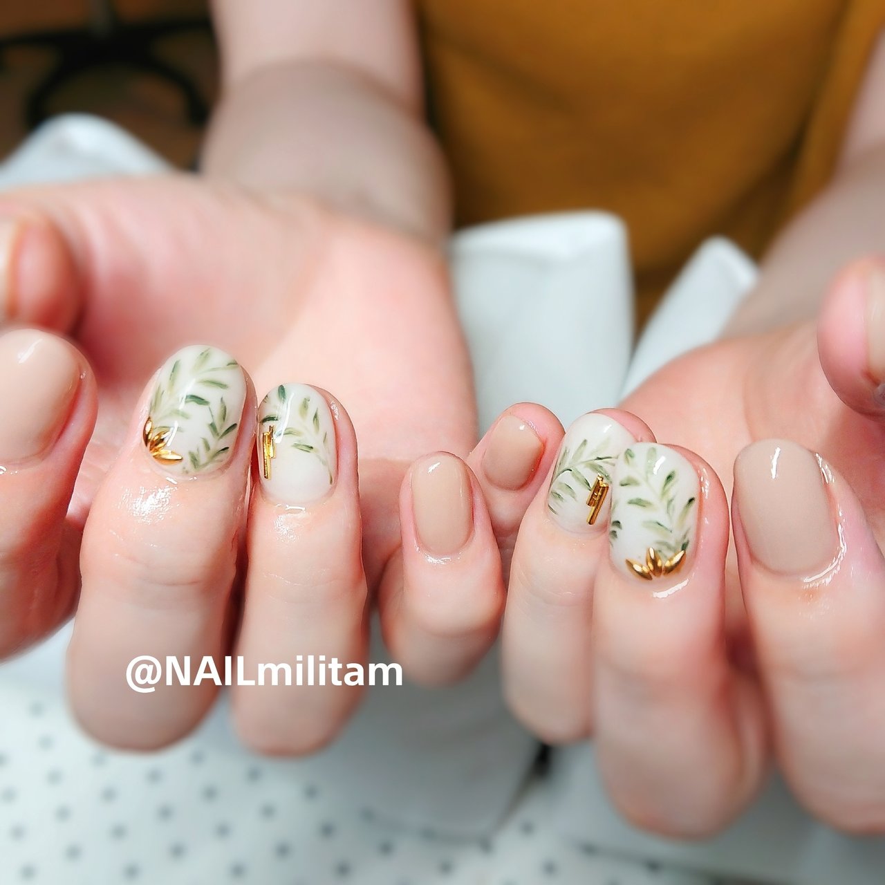 ハンド ボタニカル ショート ベージュ グリーン ミリ Militamのネイルデザイン No ネイルブック
