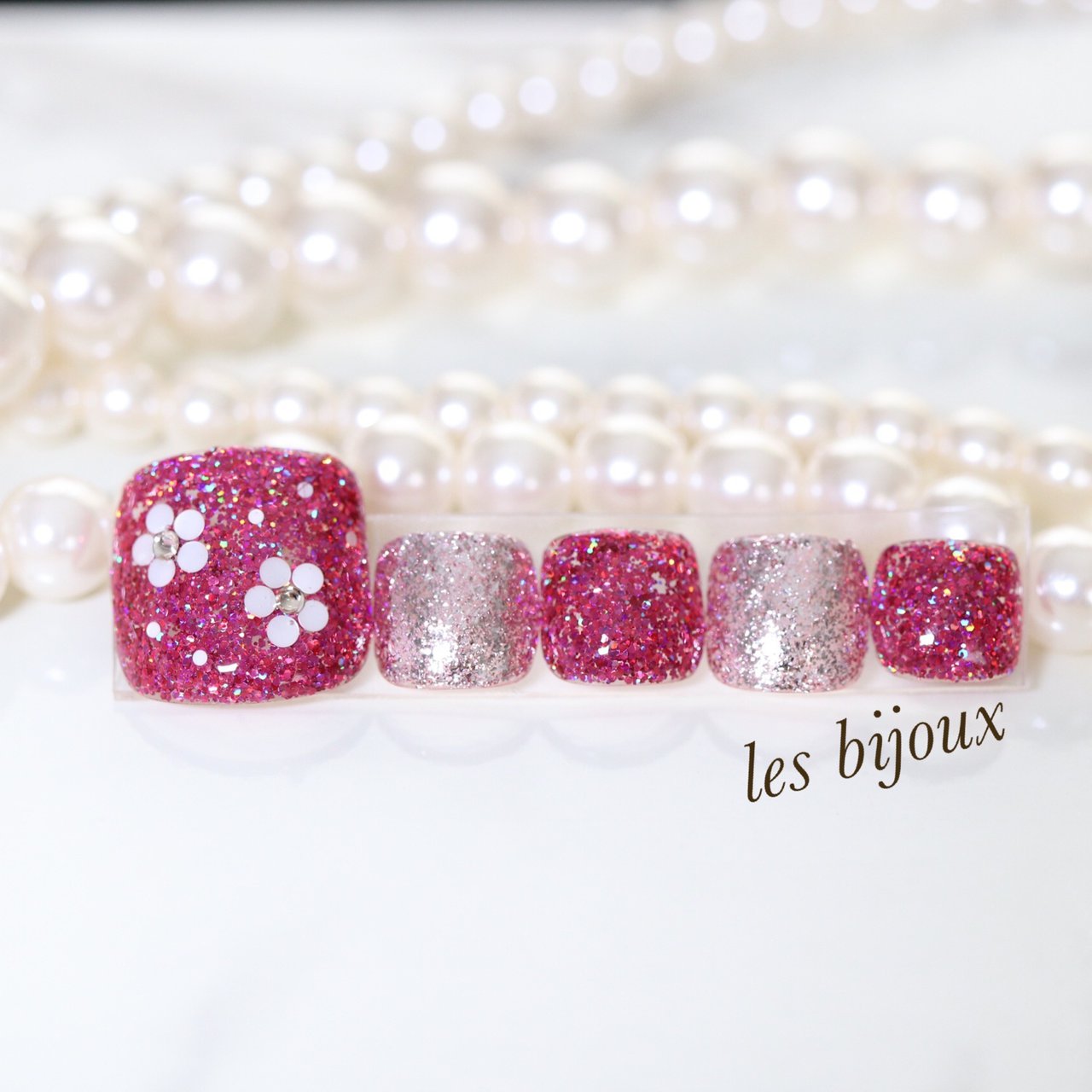 ラブブ ネイルチップきらきら フットネイル POPMART LABUBU ラブブ ネイルチップきらきら フットネイル POPMART LABUBU