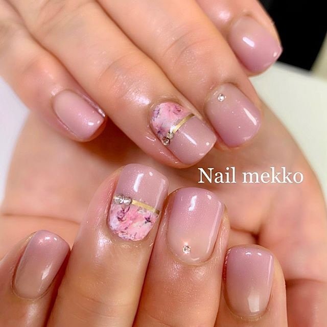 ハンド シンプル フレンチ ビジュー フラワー Nail Mekkoのネイルデザイン No ネイルブック