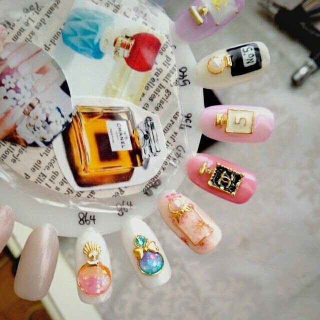 パーティー ハンド ビジュー ブローチ ミディアム 福山市ヴィヴィッドクイーンのネイルデザイン No ネイルブック