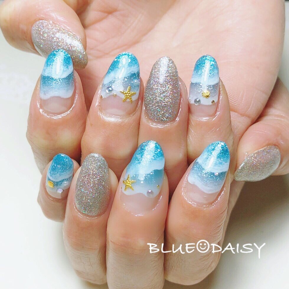 夏 海 リゾート 変形フレンチ ラメ Blue Daisyのネイルデザイン No ネイルブック