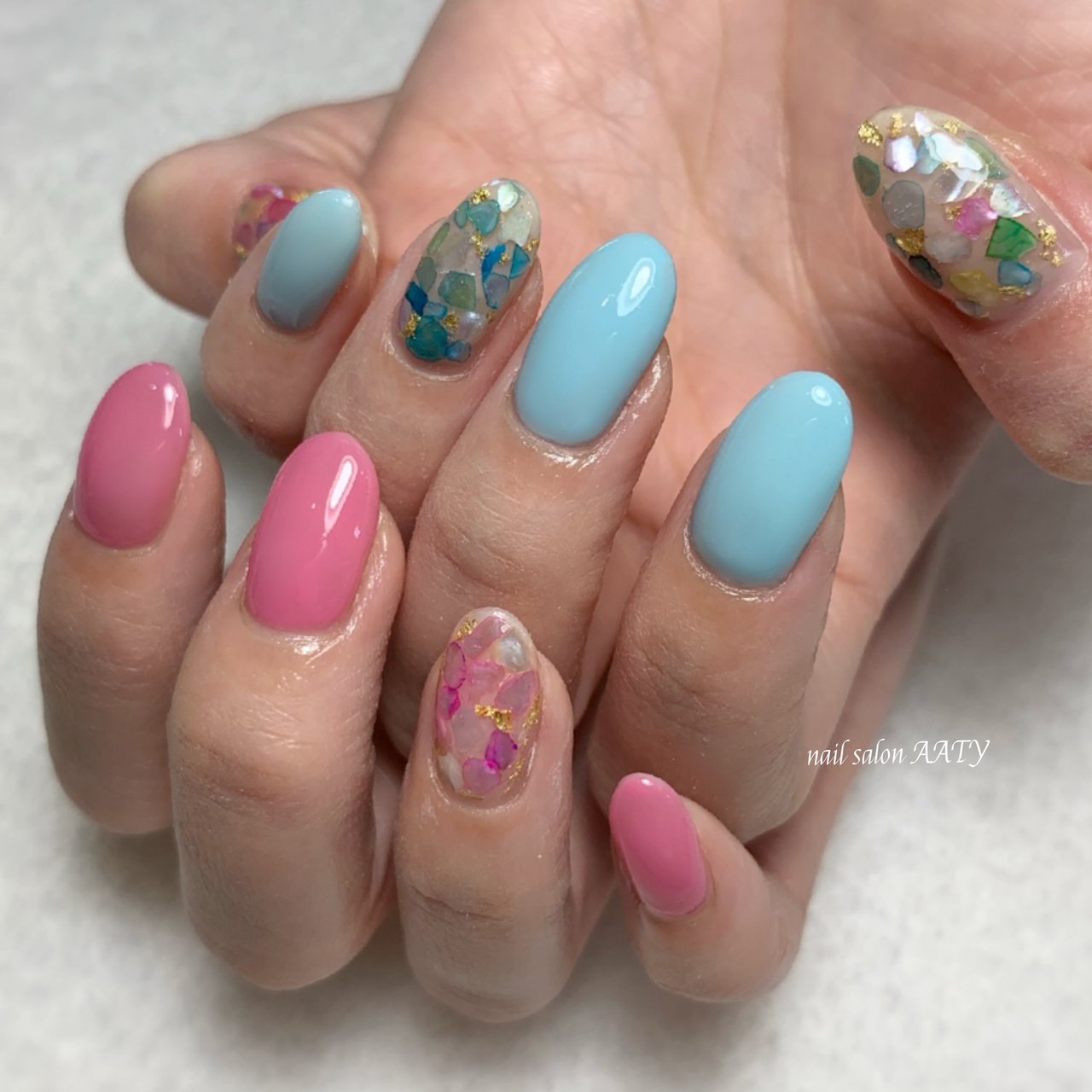 夏ハンドシェルピンクターコイズ Aatynailのネイルデザインno