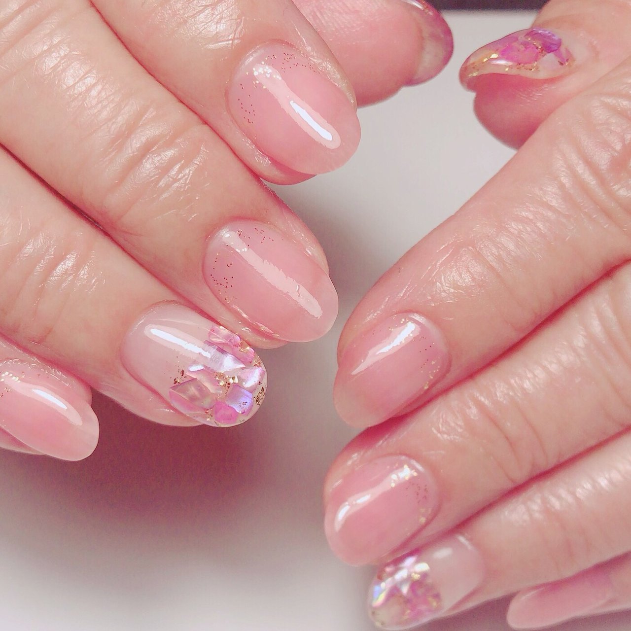 オールシーズン ハンド シンプル 変形フレンチ ラメ Ribbon Nailのネイルデザイン No 4327973 ネイルブック