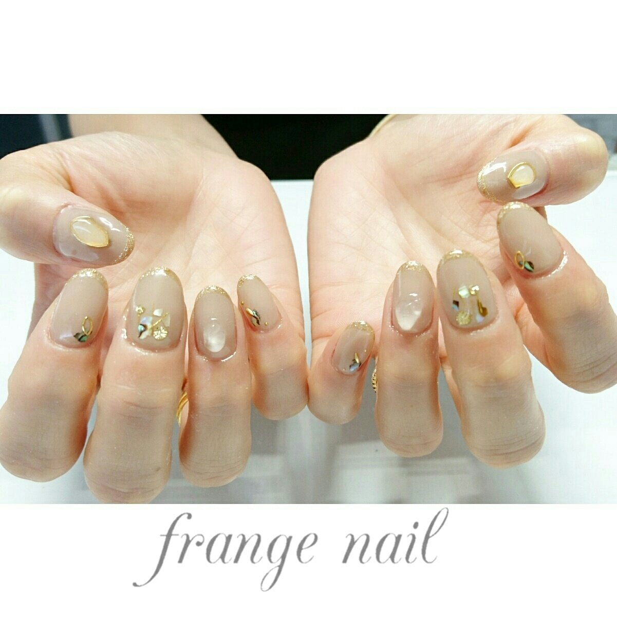 ハンド フレンチ シェル ベージュ ゴールド Frange Nailのネイルデザイン No ネイルブック