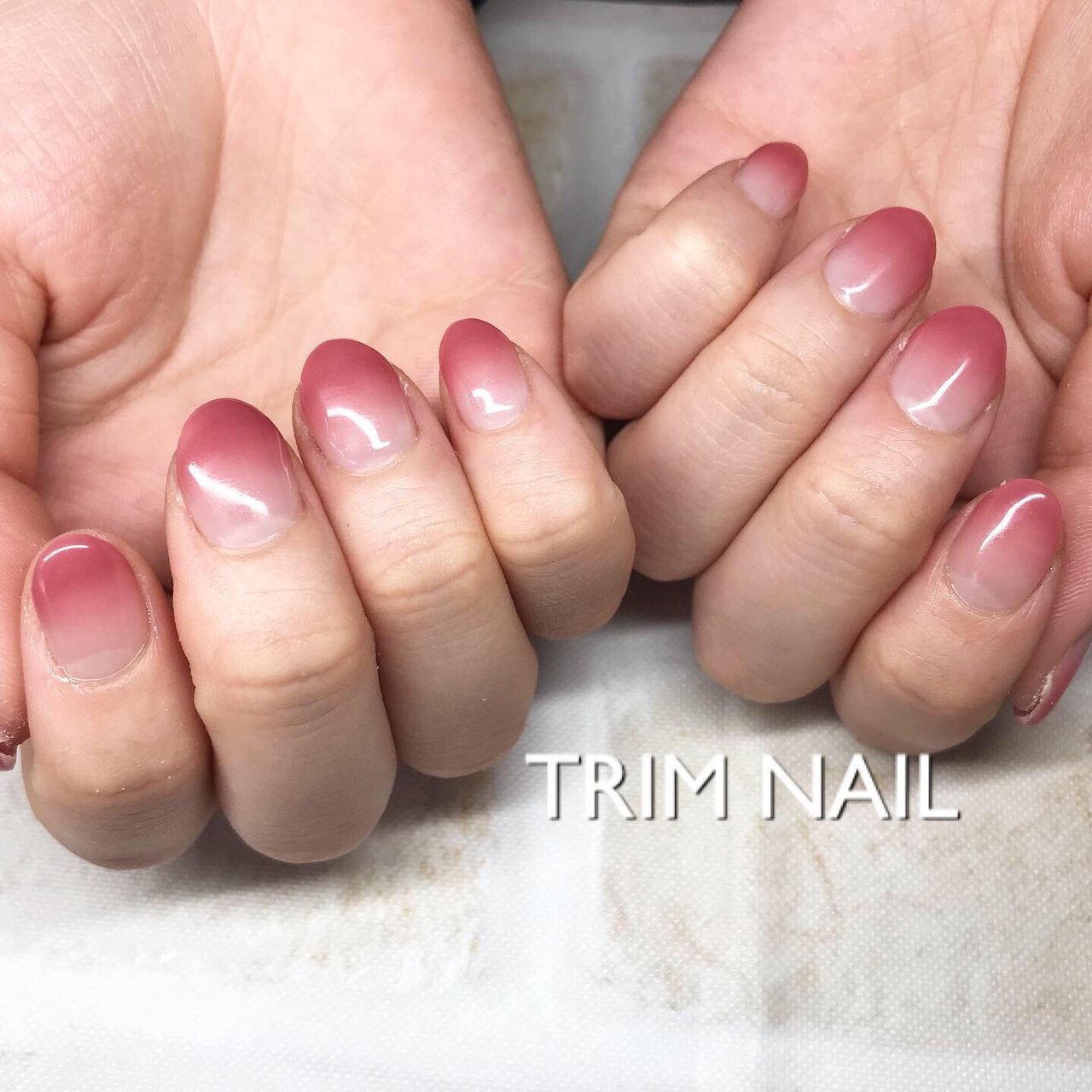 オールシーズン オフィス ハンド グラデーション ショート Trim Nailのネイルデザイン No ネイルブック