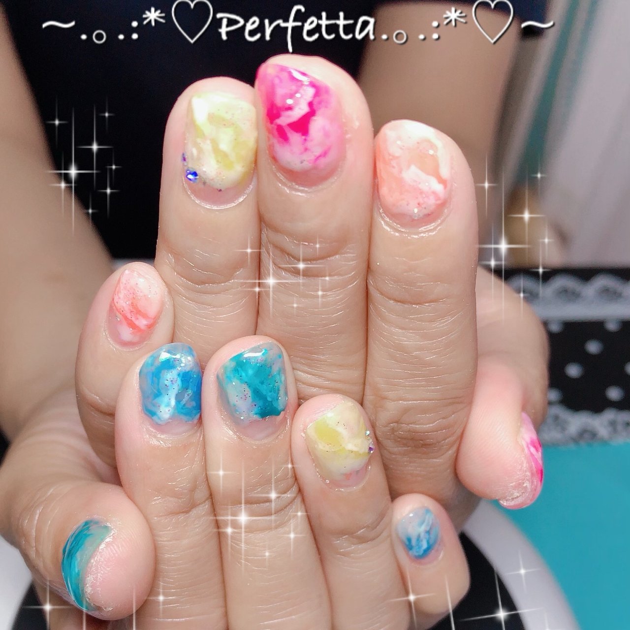 夏 ハンド ホログラム ミディアム カラフル Ri Re Ru Nail リレル ネイルのネイルデザイン No 4337897 ネイルブック