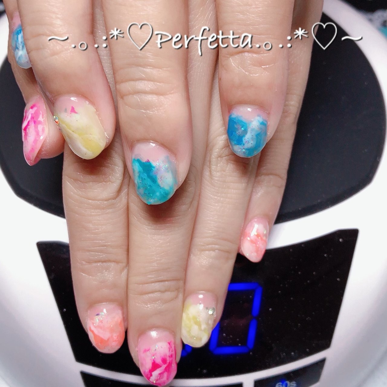 夏 ハンド ホログラム ミディアム カラフル Ri Re Ru Nail リレル ネイルのネイルデザイン No ネイルブック