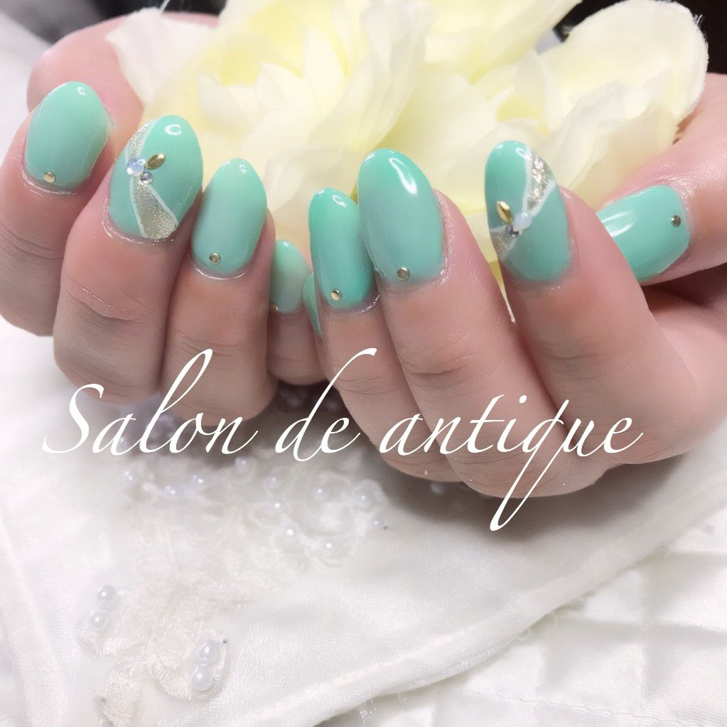 春 夏 ハンド シンプル 変形フレンチ Salon De Antiqueのネイルデザイン No ネイルブック