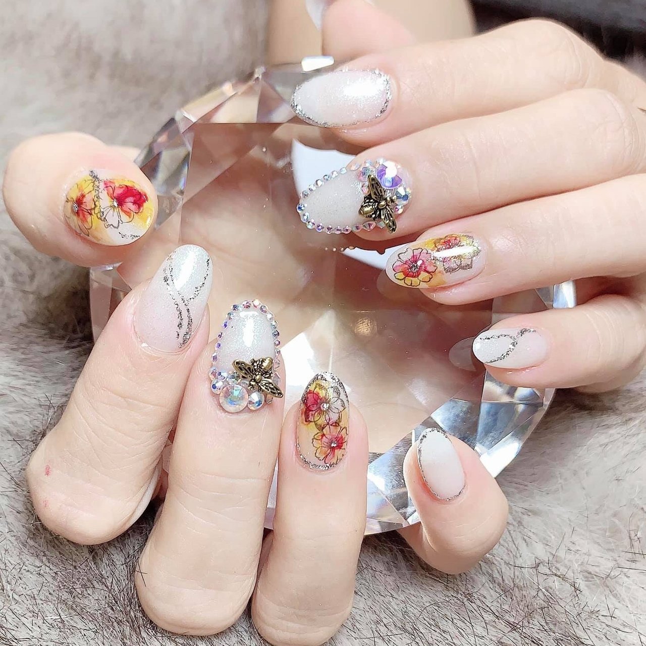 ロング ホワイト シルバー ジェル ネイルモデル Nailupのネイルデザイン No ネイルブック