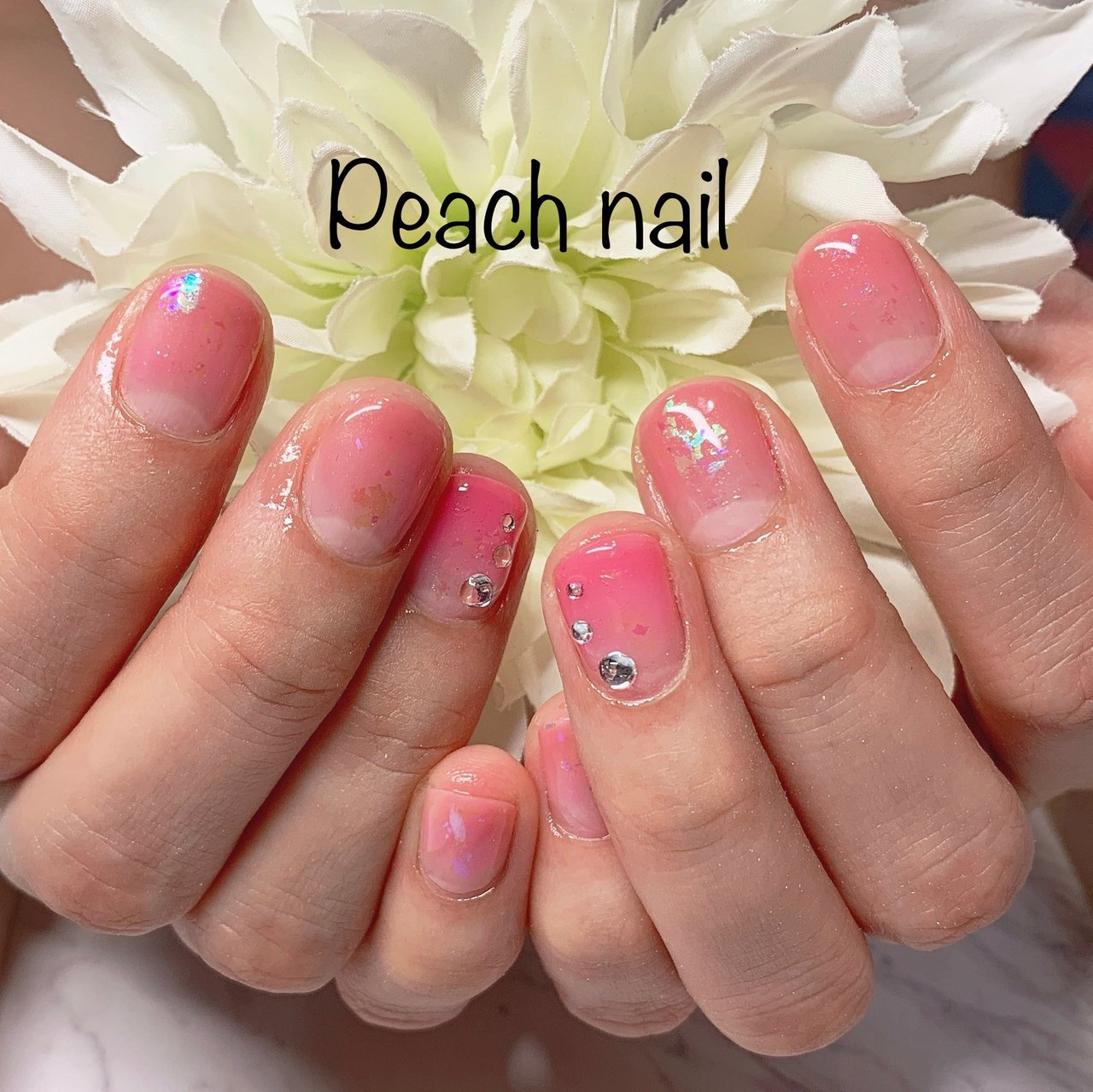 オールシーズン ハンド グラデーション ビジュー ショート Momoのネイルデザイン No ネイルブック