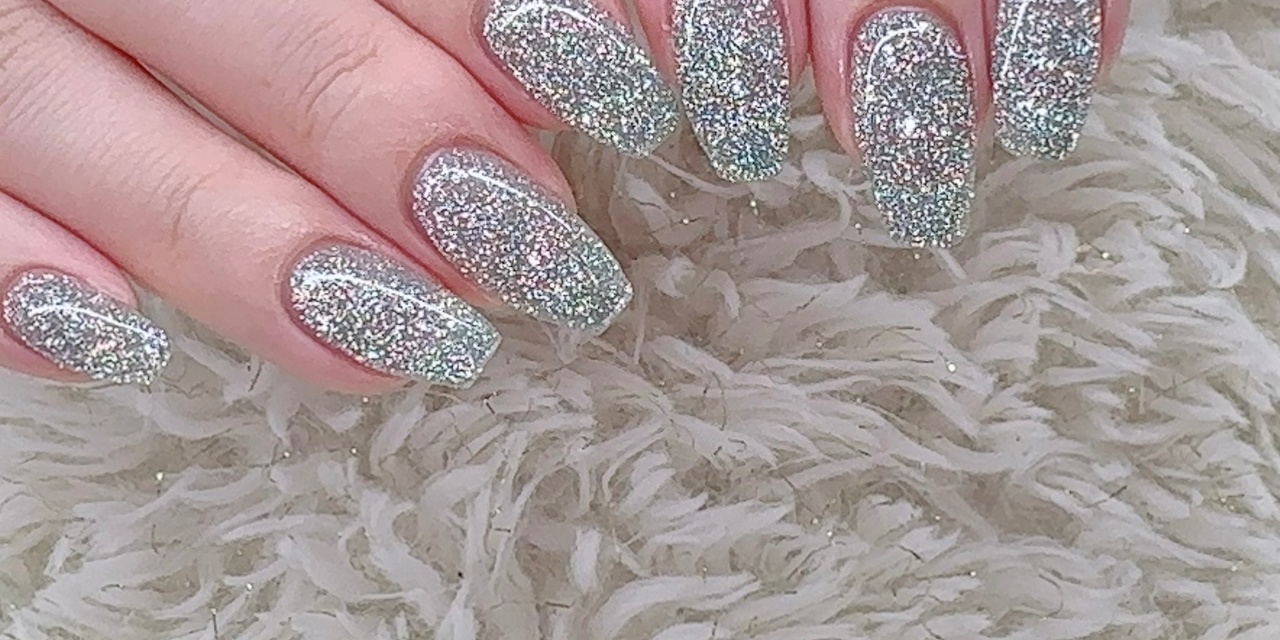 ネイルサロン　まとめ売り フラッシュで爆盛れシルバー｜Art nail Gallery｜ネイルブック