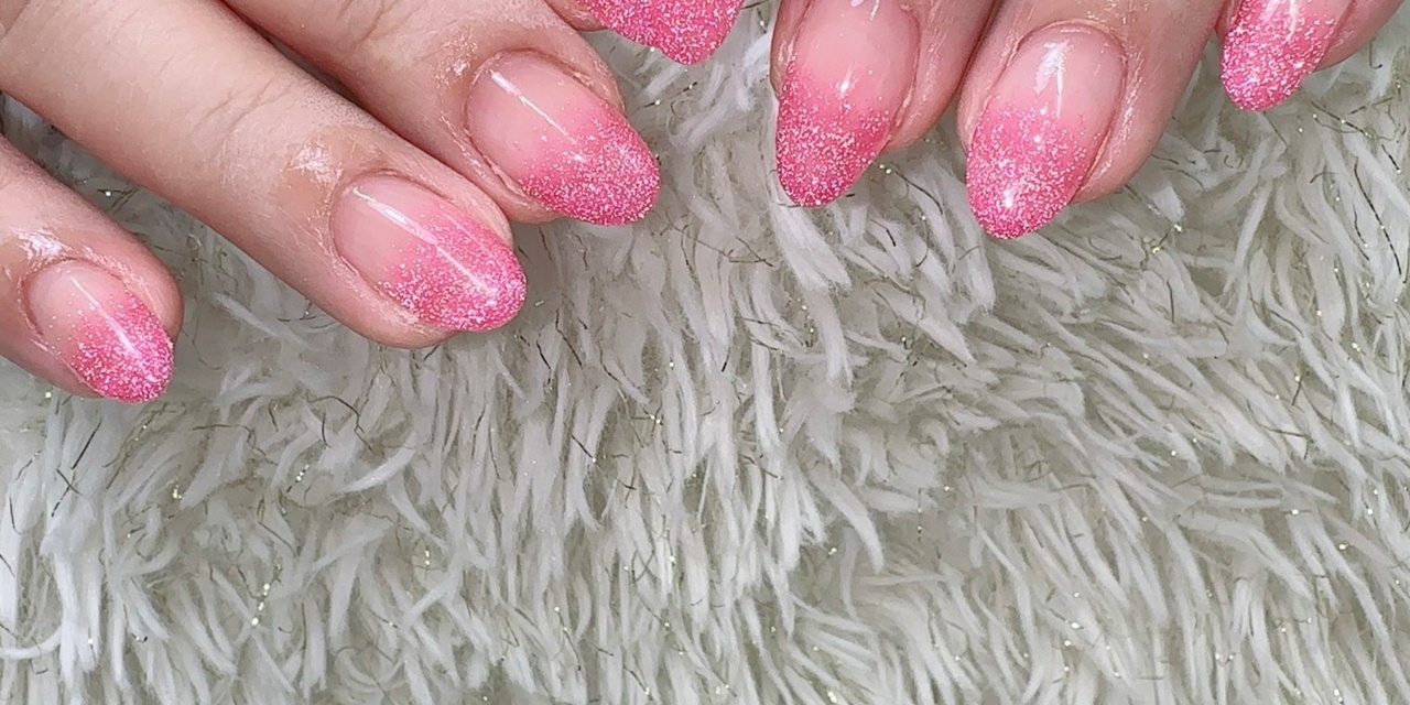 クリアベースのピンクラメグラ｜Art nail Gallery｜ネイルブック